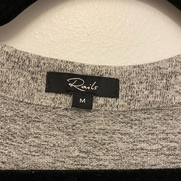 Rails soft flowy long sleeve solid grey v-neck top, size M - Picture 3 of 8